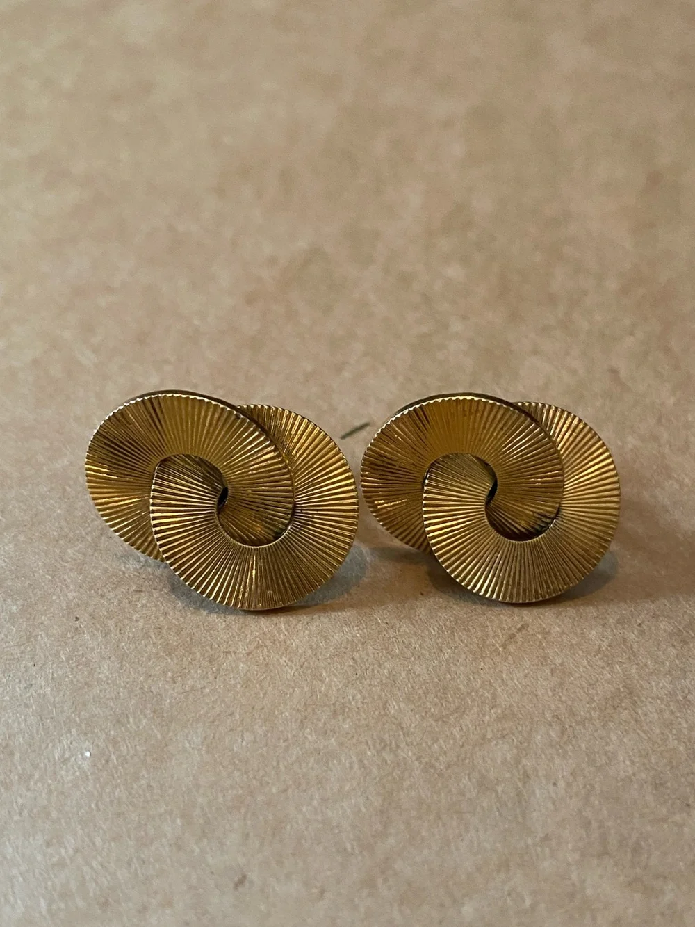 Vintage Peck & Peck NYC 1/20 12K Gold Filled Fluted Ribbon Screw Back Ear